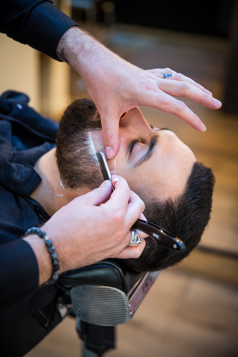 Rasage à l'ancienne, coiffeur homme et barbier à la rochelle